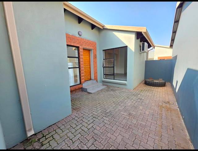 3 BEDROOM TOWNHOUSE FOR SALE IN MEYERTON CENTRAL